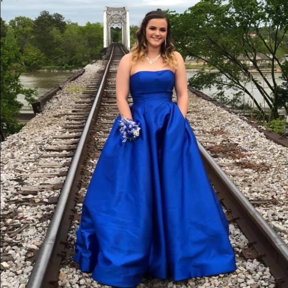 Sherri Hill prom dress- size 8 worn once (like new) HAS POCKETS